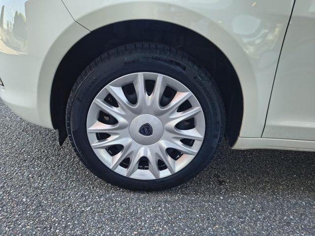 LANCIA Ypsilon 1.2 69 CV 5 porte Silver NEOPATENTATI