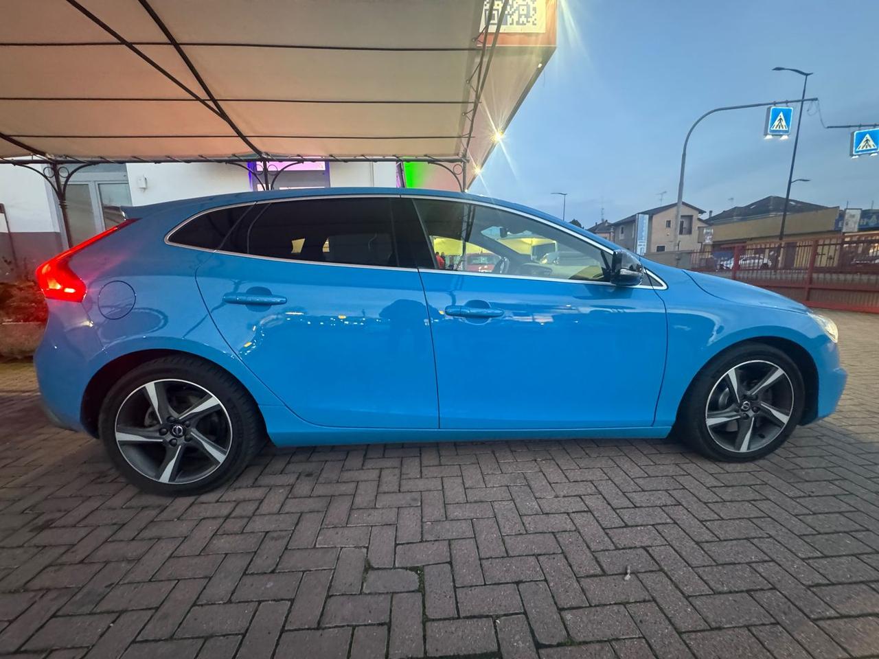 Volvo V40 R Design Momentum 2.0 D4 #9303