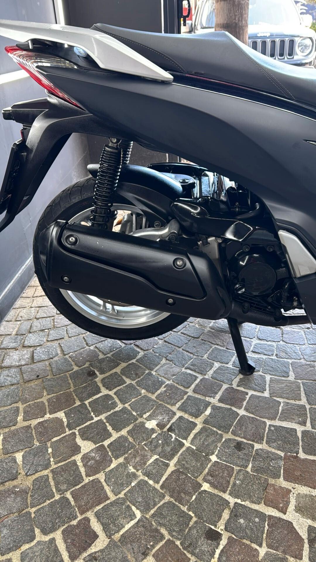 Honda SH 300 Base