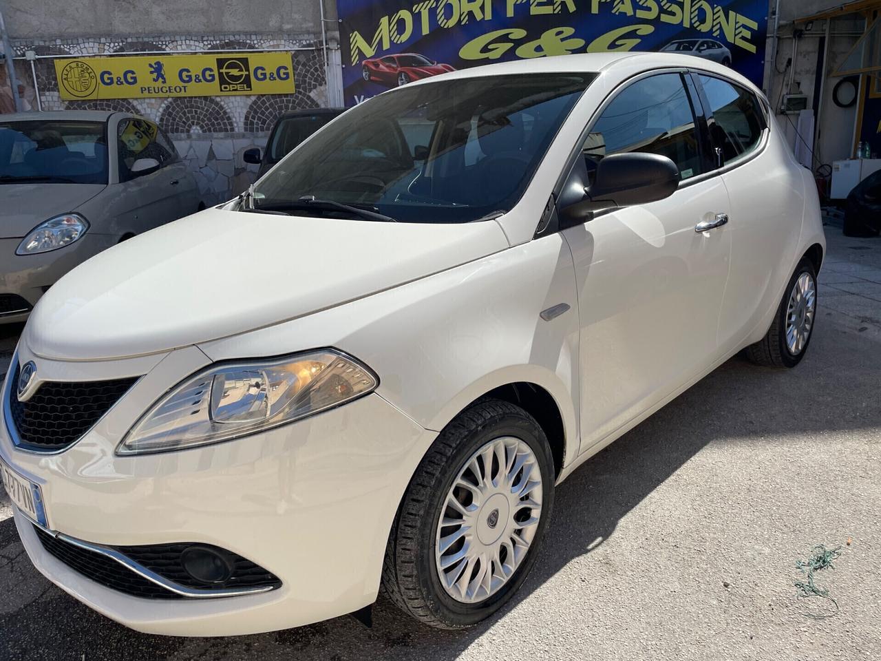 Lancia Ypsilon 1.2 69 CV 5 porte Gold