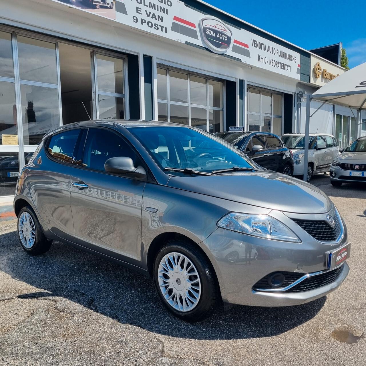 Lancia Ypsilon 1.2 69 CV 5 porte S&S Platinum