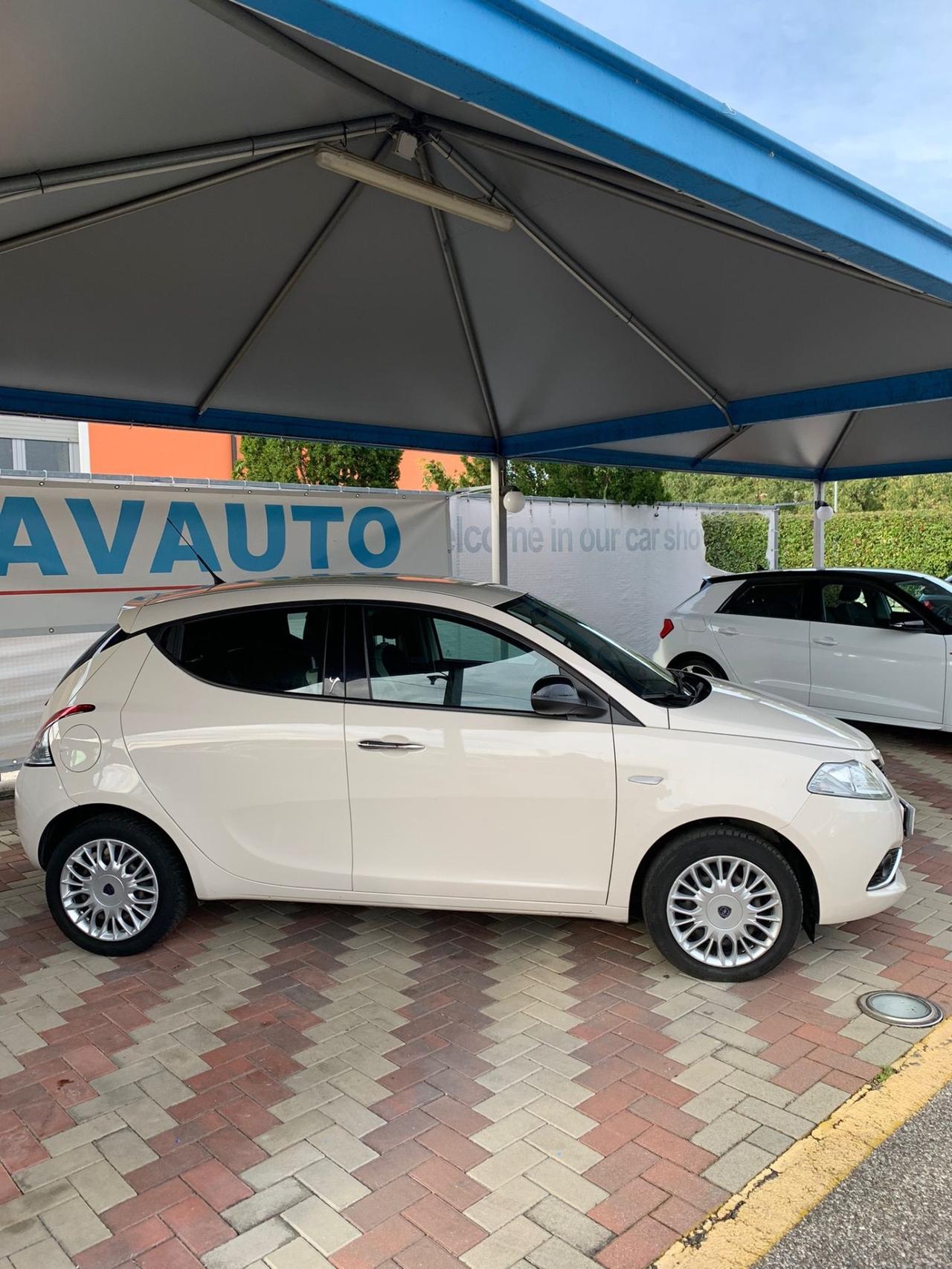 Lancia Ypsilon 1.2 69 CV 5 porte Gold stupenda 5 posti