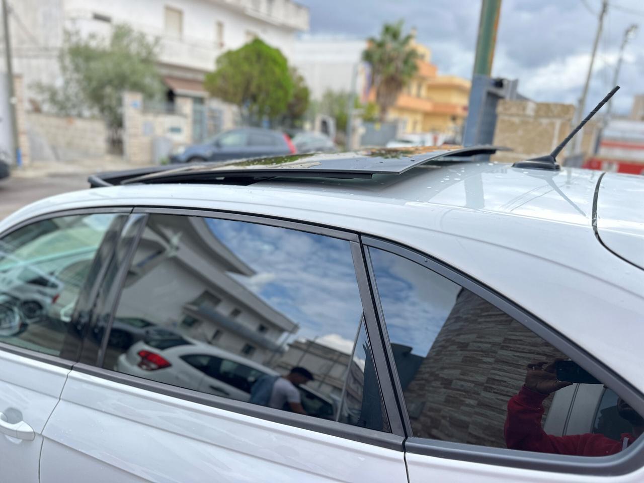 Volkswagen Taigo 1.0 TSI 110 CV R-Line- 10/2022 TETTO/LED