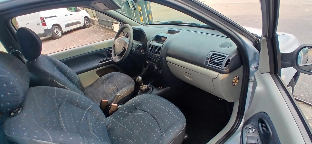 Renault Clio 1.2 16v neopatentati benzina