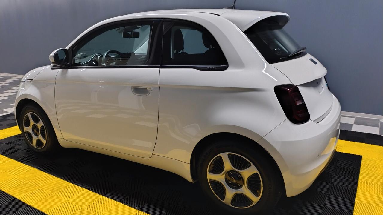 500e Elettrica 42 kWh La Prima