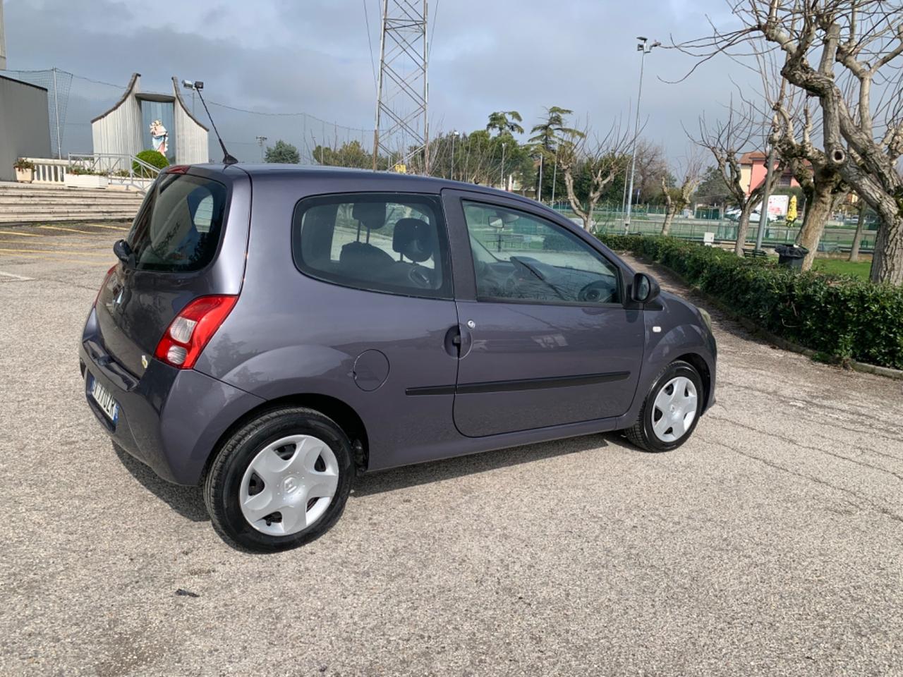 Utilitaria 1.2 benzina neopatentati