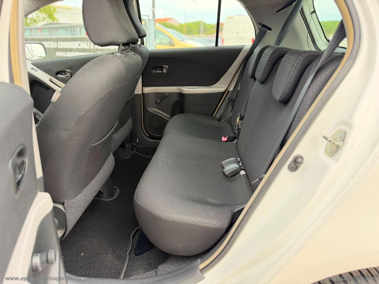 TOYOTA Yaris 1.0 5p. Sol