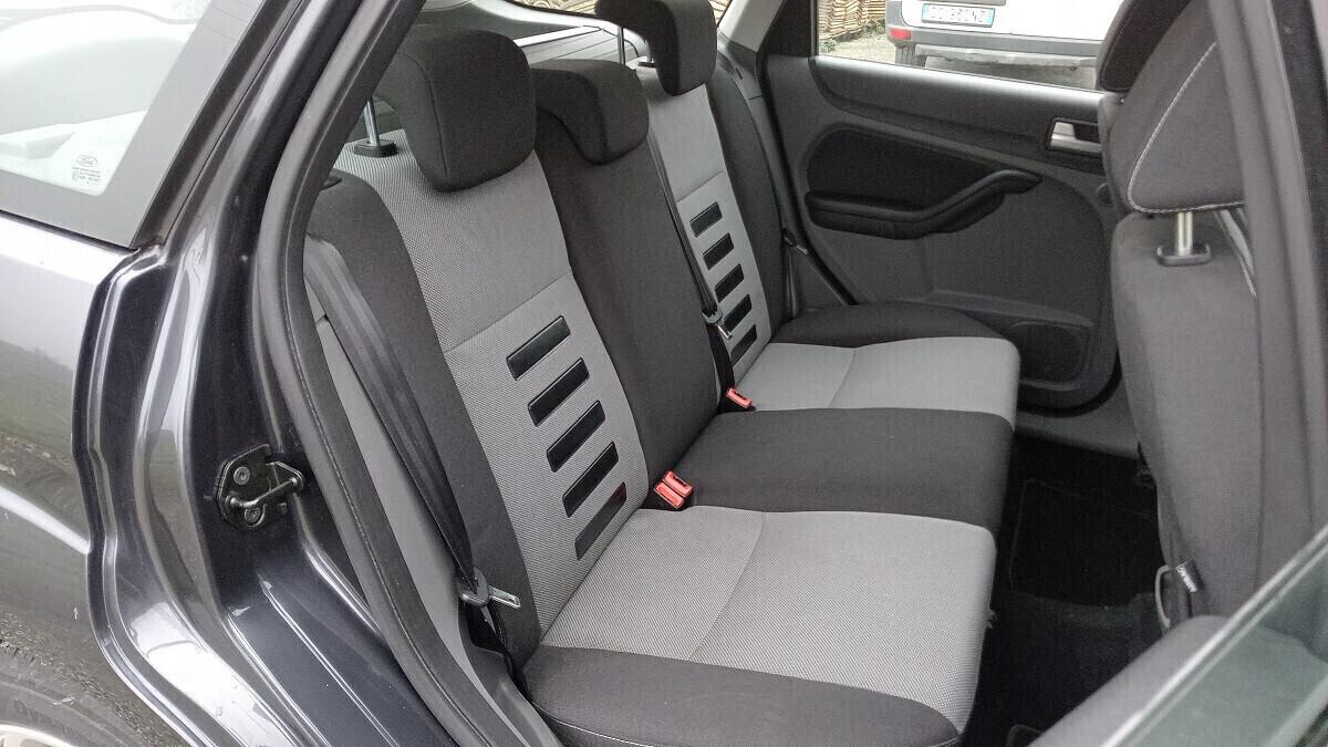 Ford Focus Style Wagon 2.0 Titanium -Gpl