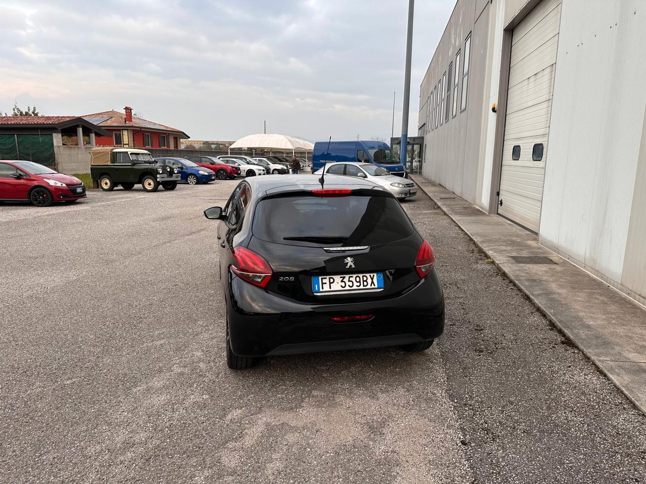 Peugeot 208 BlueHDi 75 5 porte Black Line