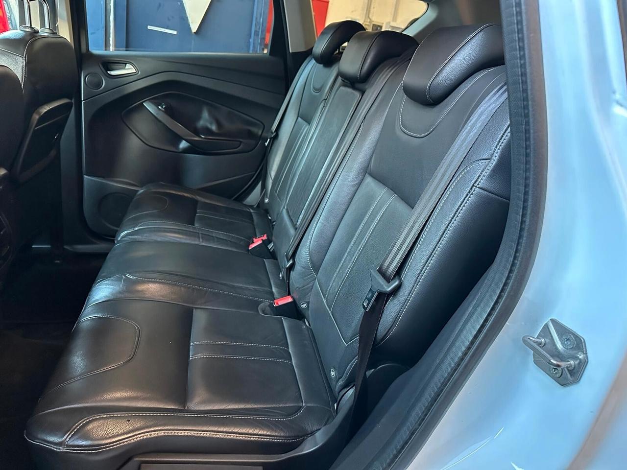 Ford Kuga 2.0 TDCI 140 CV 4WD Powershift Titanium