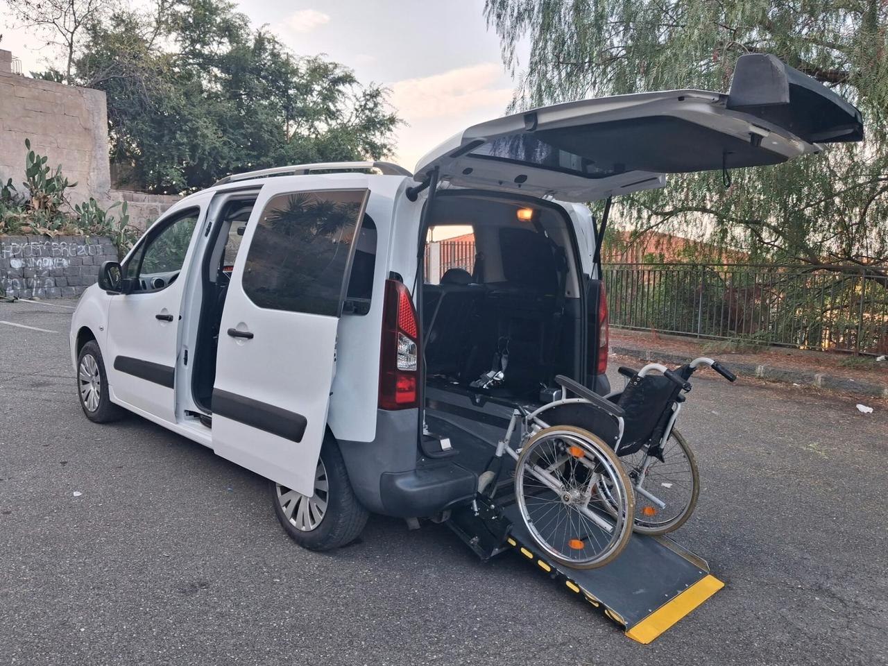 Citroen Berlingo pianale ribassato rampa trasporto disabili