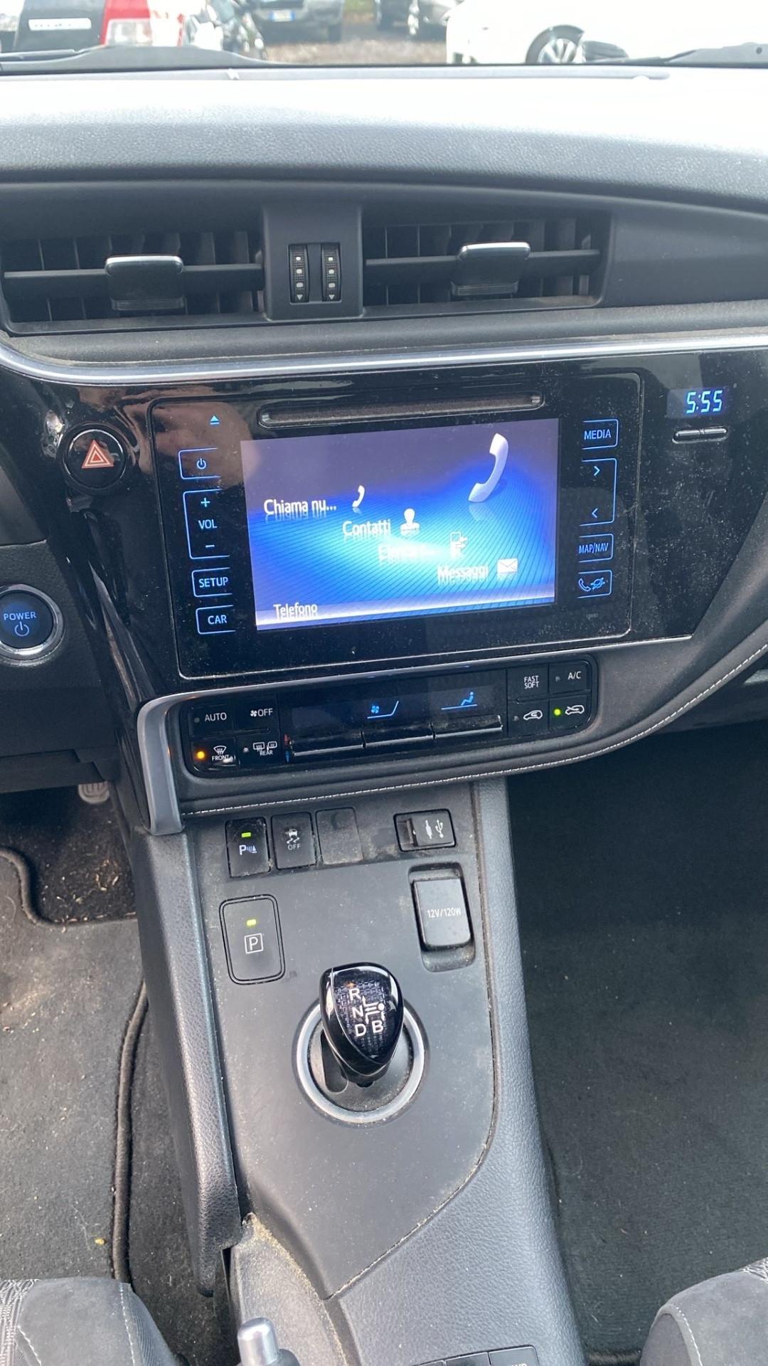 Toyota Auris Touring Sports 1.8 Hybrid Lounge