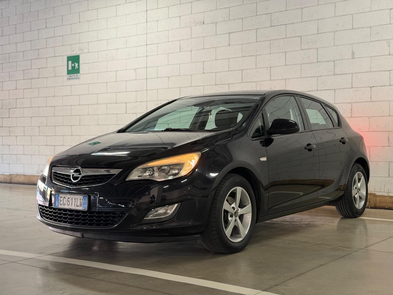 Opel Astra 1.6 115CV 5 porte Cosmo automatico
