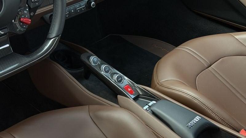 Ferrari F8 Tributo F8 Tributo - sollevatore - volante Led