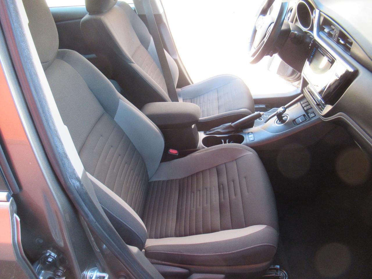 Toyota Auris Touring Sports 1.8 Hybrid Lounge