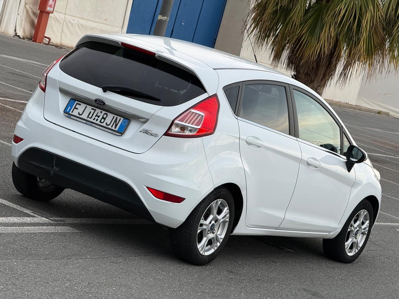 Ford Fiesta 1.5 TDCi 75CV - TITANIUM-FULL