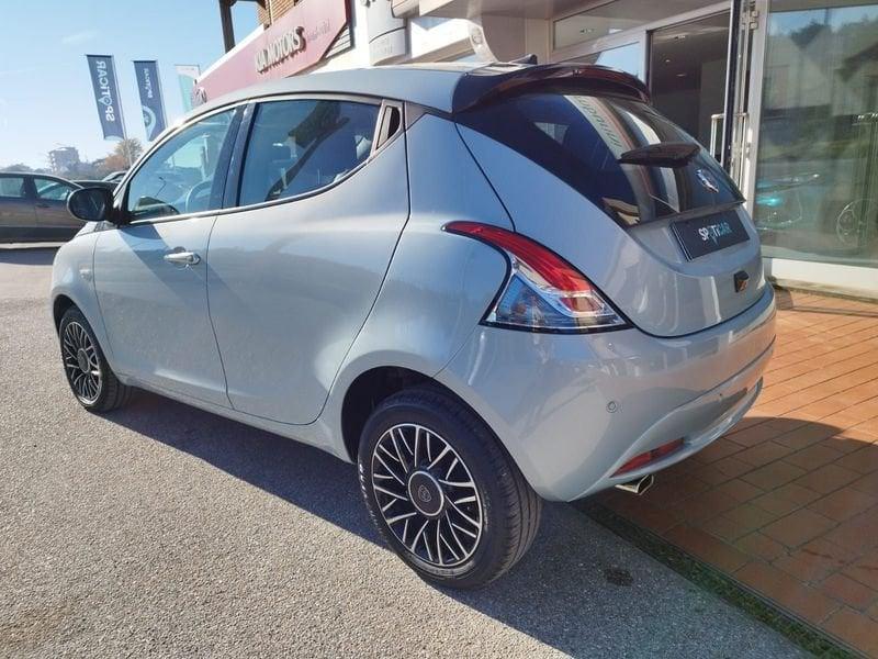 Lancia Ypsilon 1.0 FireFly 5 porte S&S Hybrid Platino