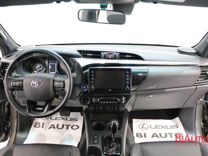 Toyota Hilux 2.8 D A/T 4WD 4 porte Double Cab Invincible