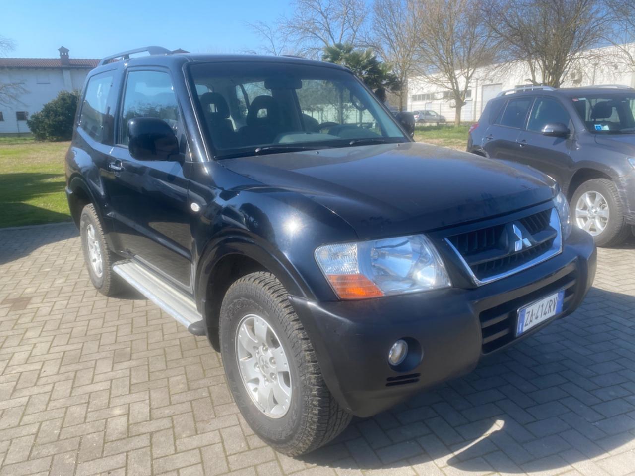 Mitsubishi Pajero 2.5 TDI 3p. Instyle