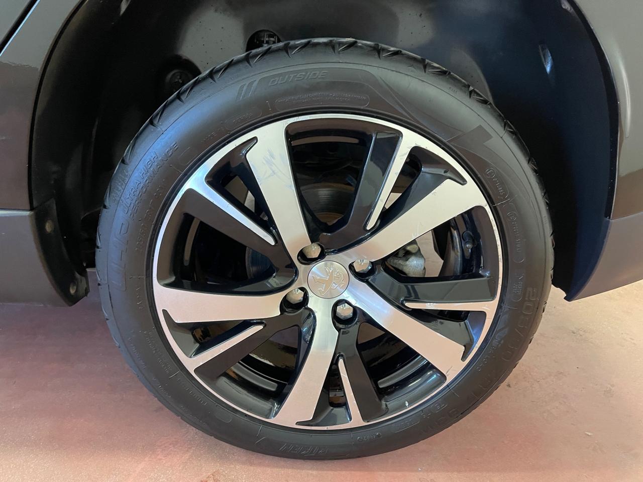 Peugeot 2008 1.6 e-HDi 92 CV Allure