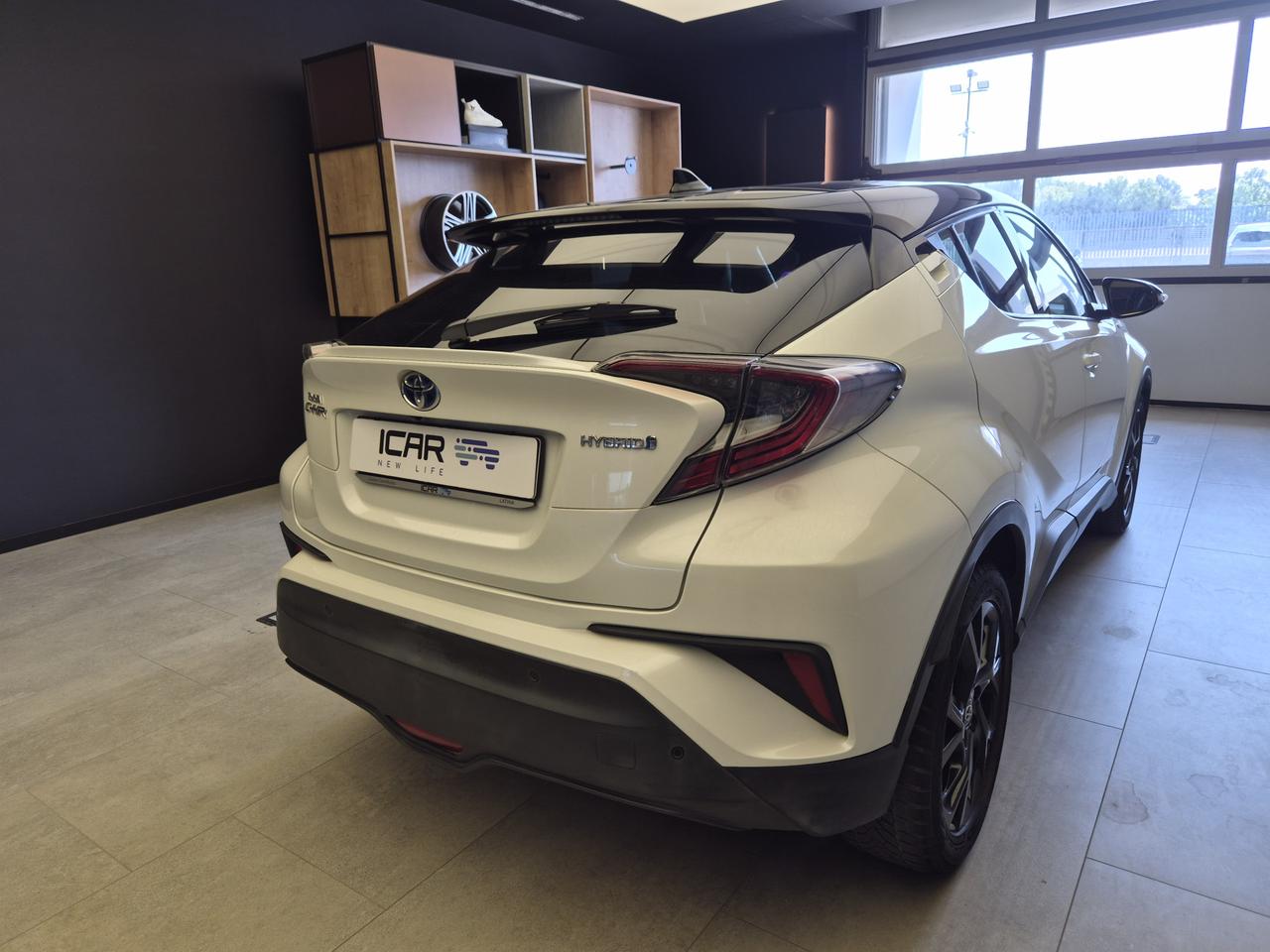 TOYOTA C-HR I - C-HR 1.8h Lounge 2wd e-cvt my18