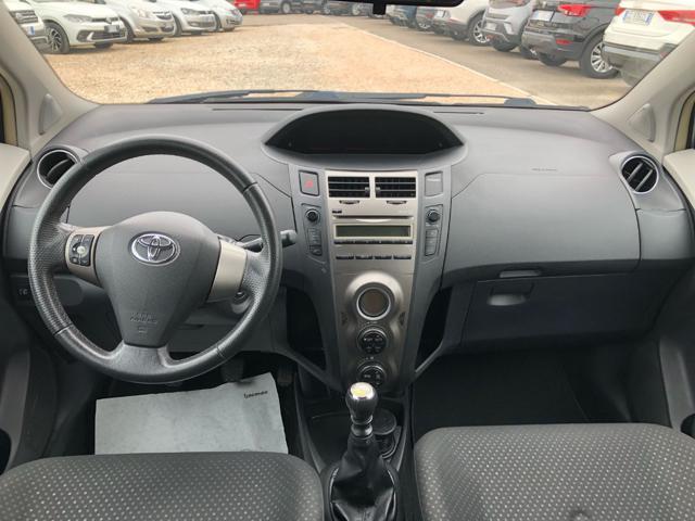 TOYOTA Yaris 1.3 5 porte Sol OK NEOPATENTATI