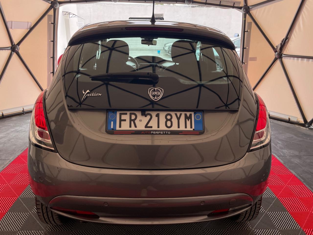 Lancia Ypsilon 0.9 TwinAir 85 CV 5 porte Metano Ecochic Platinum