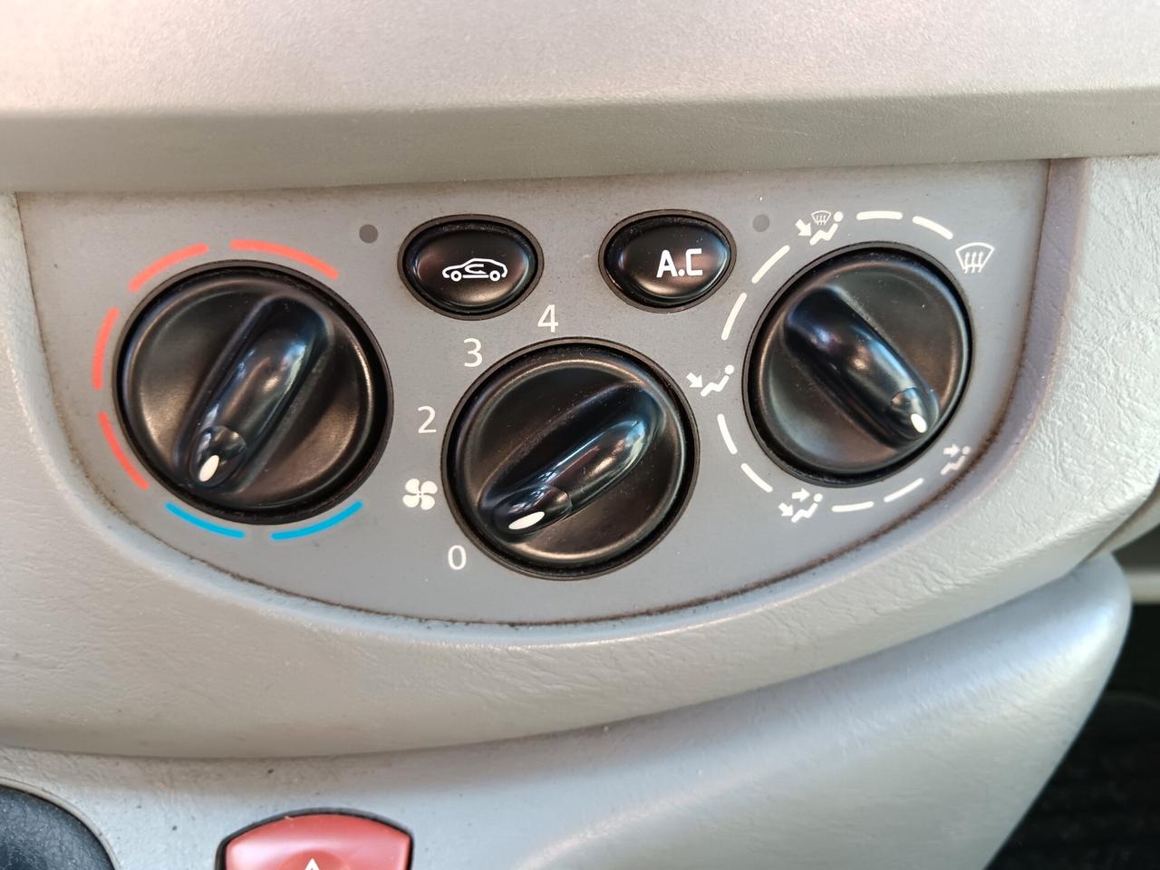 Renault Trafic 2.0 DCI 115CV AUTOCARRO 6 POSTI