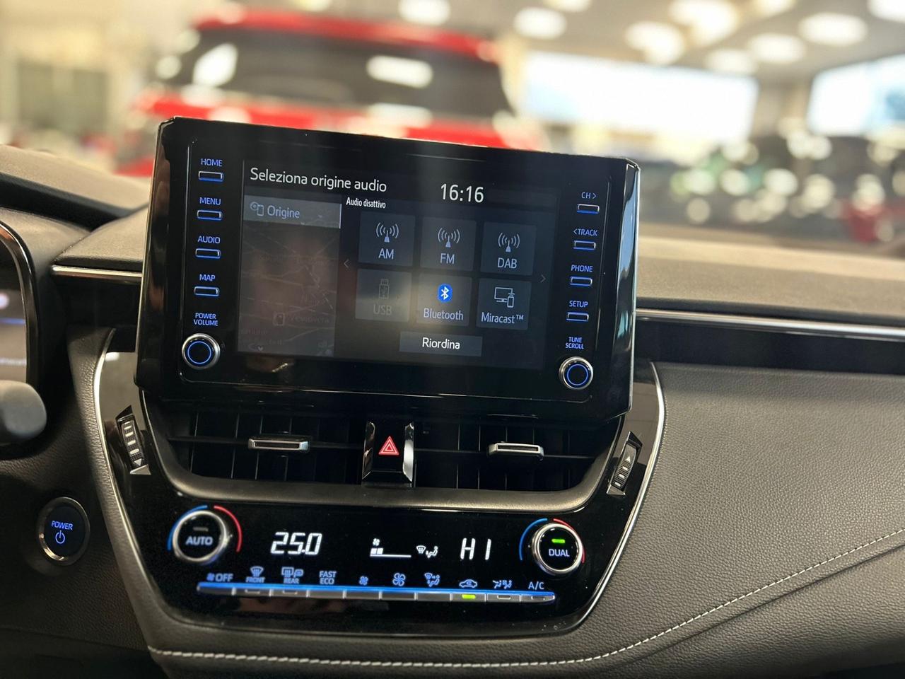 Toyota Corolla Touring Sports 1.8 Hybrid Business