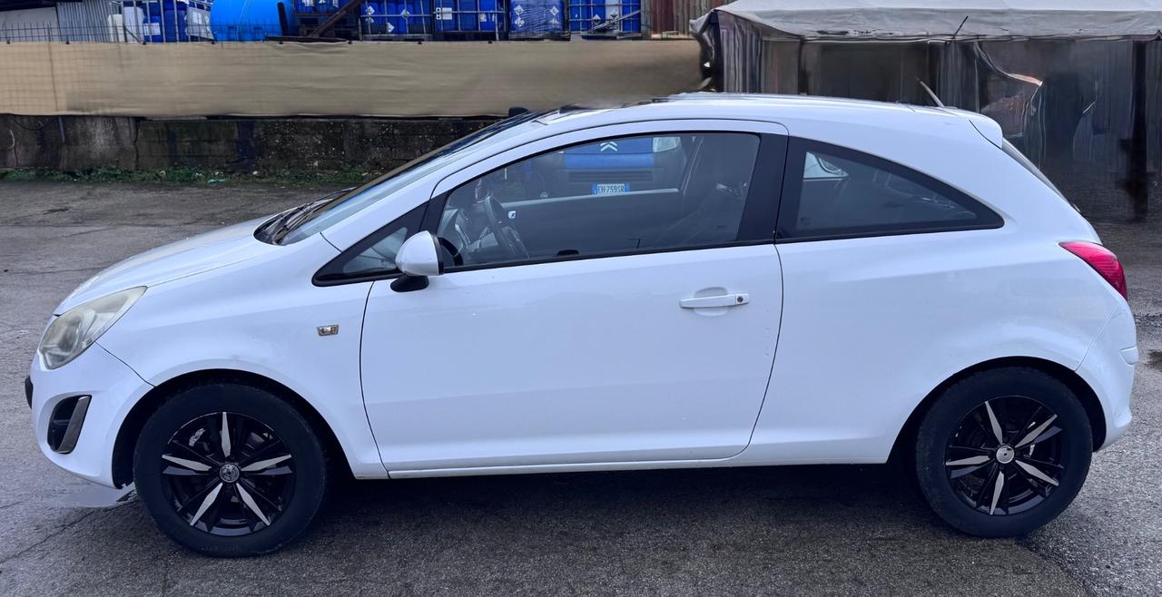 Opel Corsa 1.2 3 porte b-color