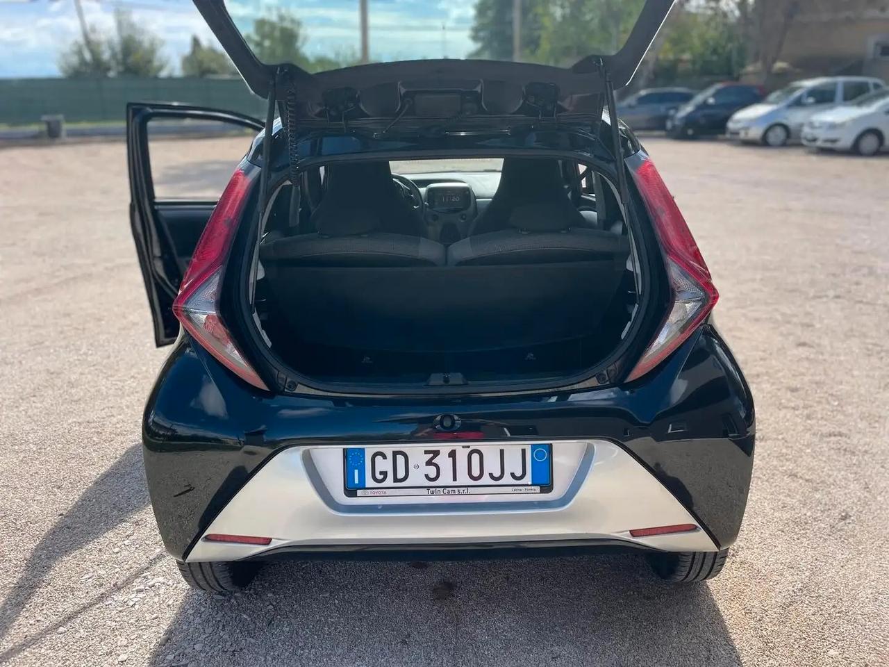 Toyota Aygo Connect 1.0 VVT-i 72 CV 5 porte x-wave
