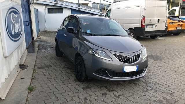 Lancia Ypsilon 1.0 FireFly 5 porte S&S Hybrid Ecochic Silver