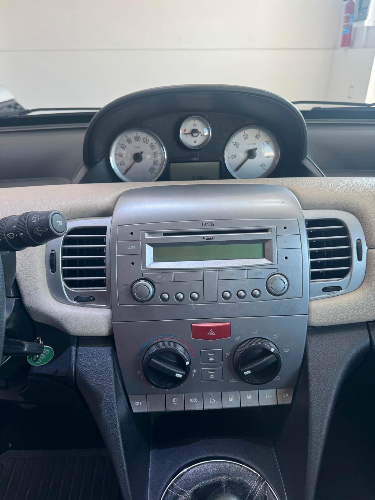 Lancia Ypsilon 1.4 Platino Ecochic GPL