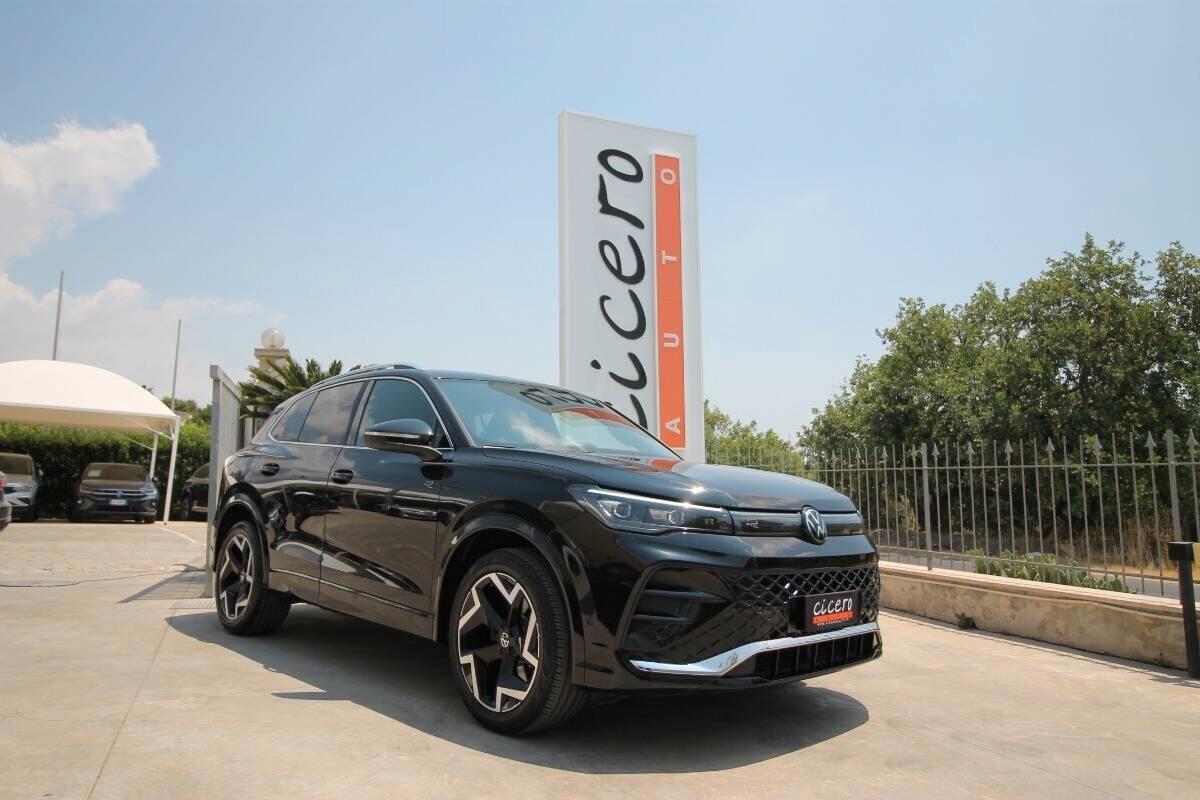 Volkswagen Tiguan 2.0 TDI 150 CV DSG R-Line|2025