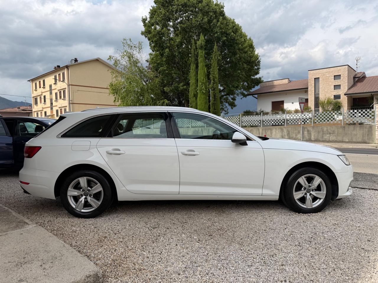 Audi A4 Avant 2.0 TDI 122 CV Manuale