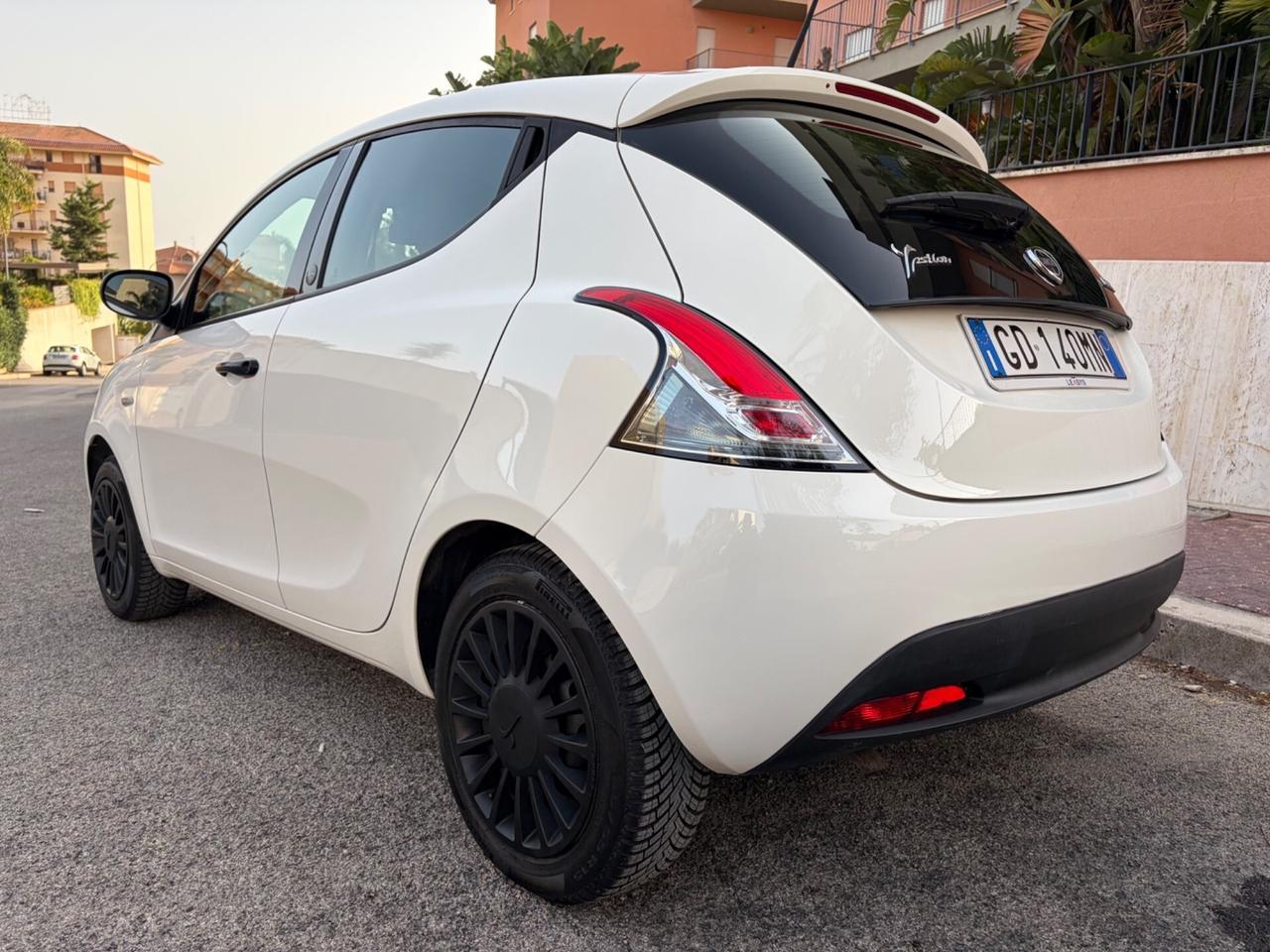 Lancia Ypsilon 1.0 FireFly benz ideale per neopate
