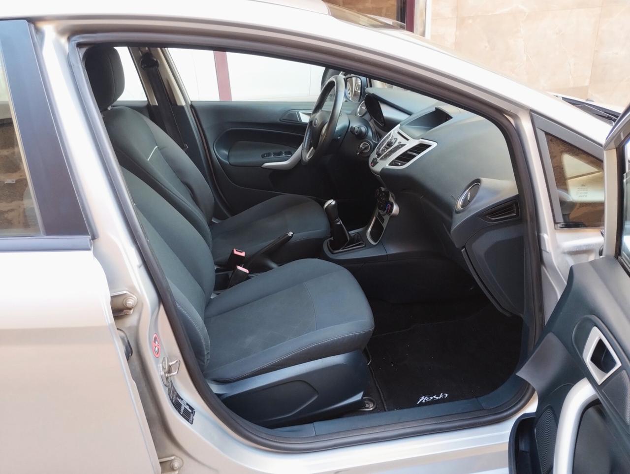 Ford Fiesta 1.4 TDCi 70CV 5 porte Titanium