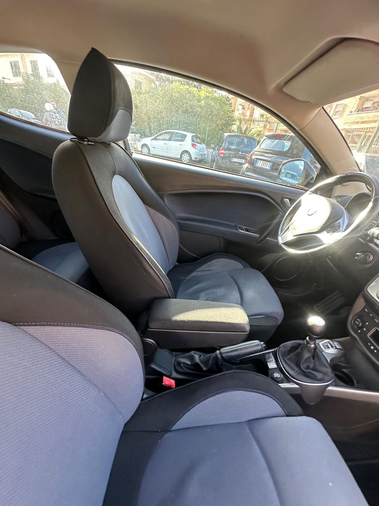 Alfa Romeo MiTo 1.6 JTDm 16V Distinctive Sport Pack