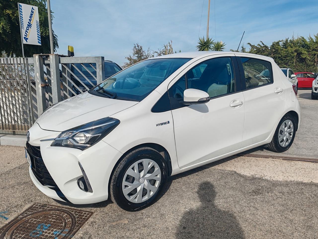 Toyota Yaris 1.5 Hybrid Business