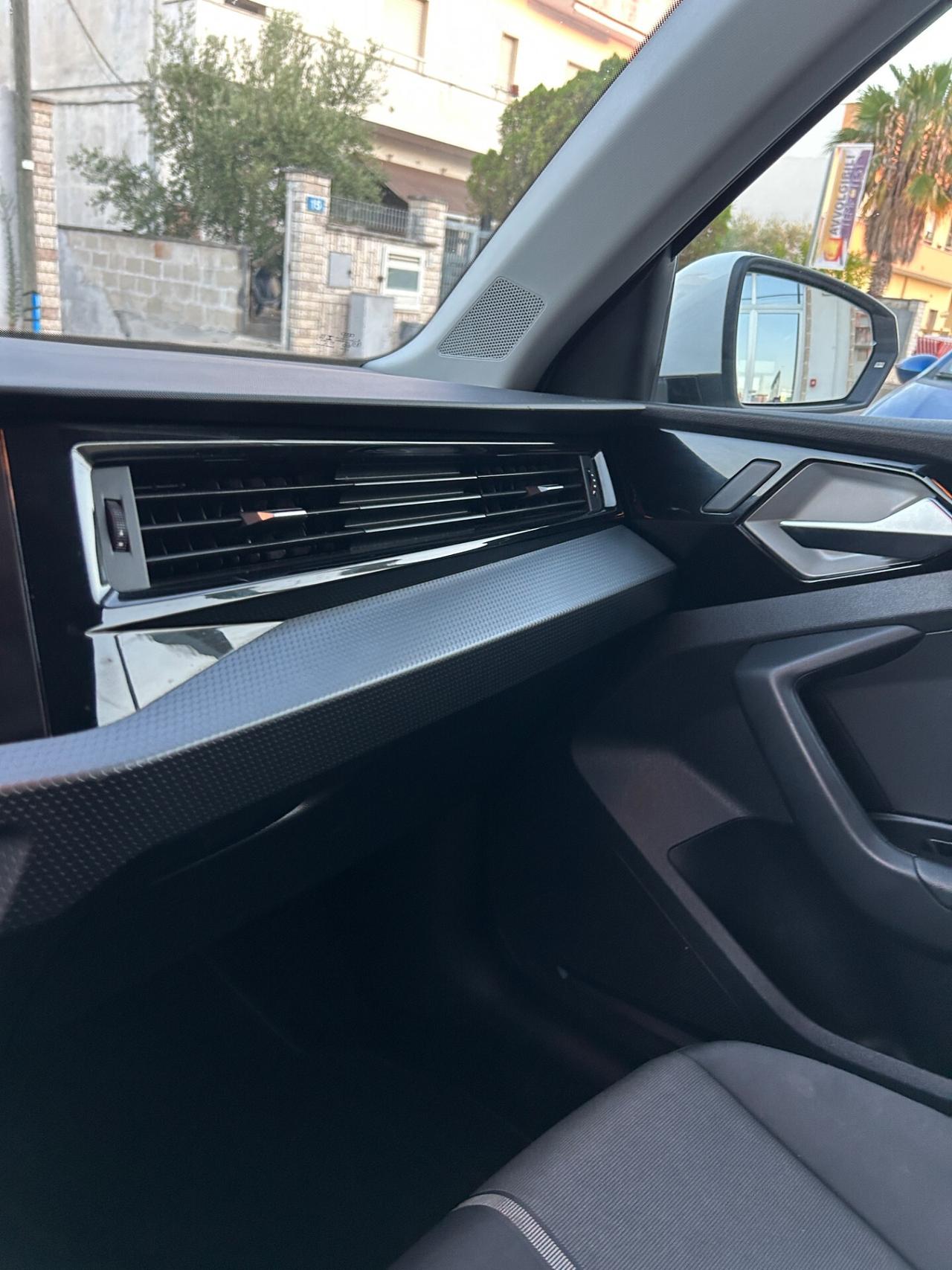 Audi A1 1.0 TFSI Admired-2018-NAVI-SENSORI