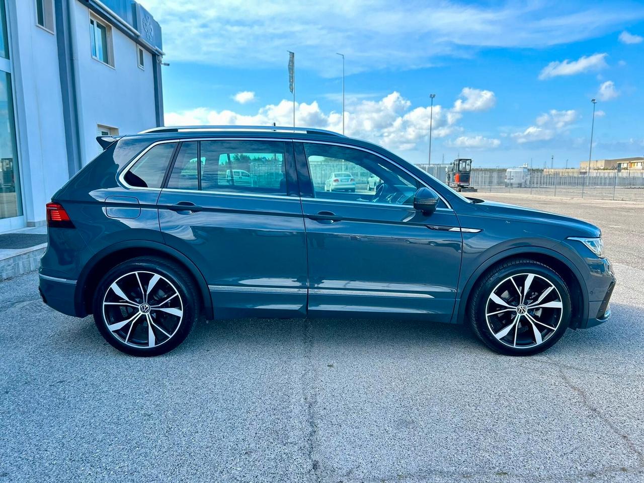Volkswagen Tiguan 2.0 TDI 150 CV DSG R-Line IVA ESPOSTA