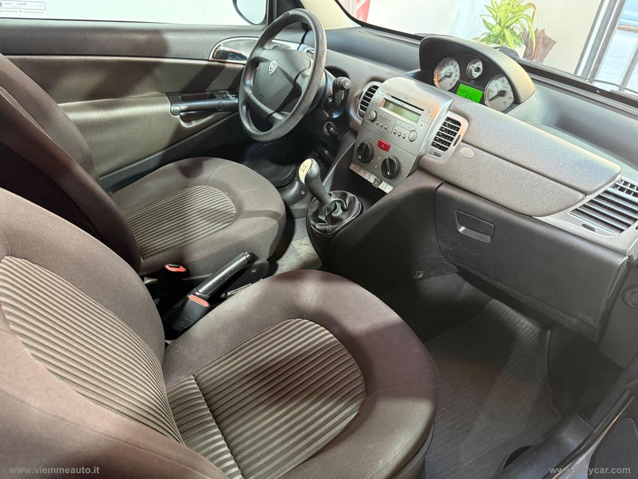 LANCIA Ypsilon 1.3 MJT 75 CV Versus