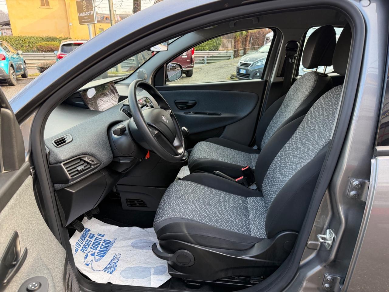 Lancia Ypsilon 1.0 FireFly 5 porte S&S Hybrid Silver