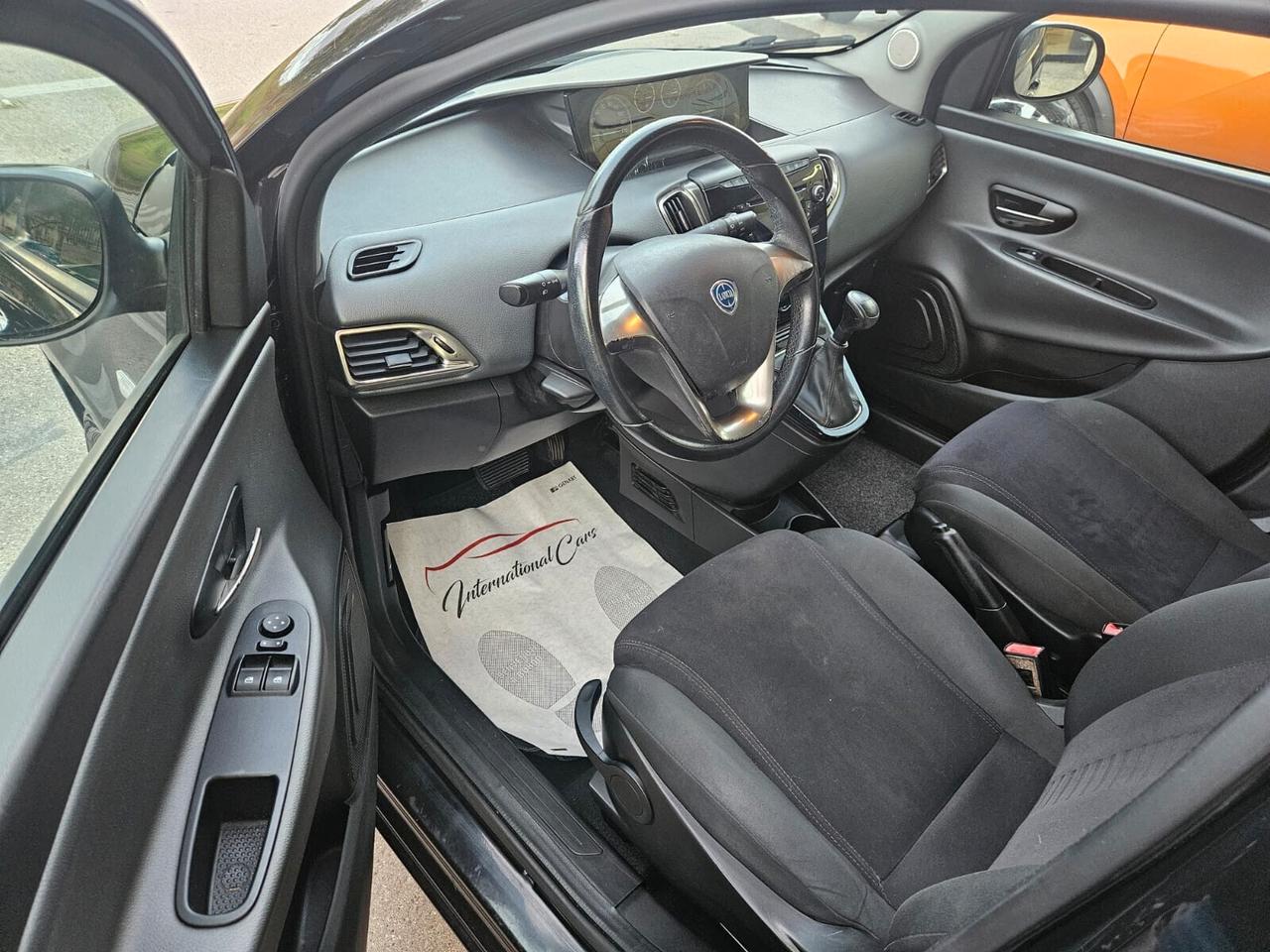 Lancia Ypsilon AUTOMATICA 900 benz 85cv