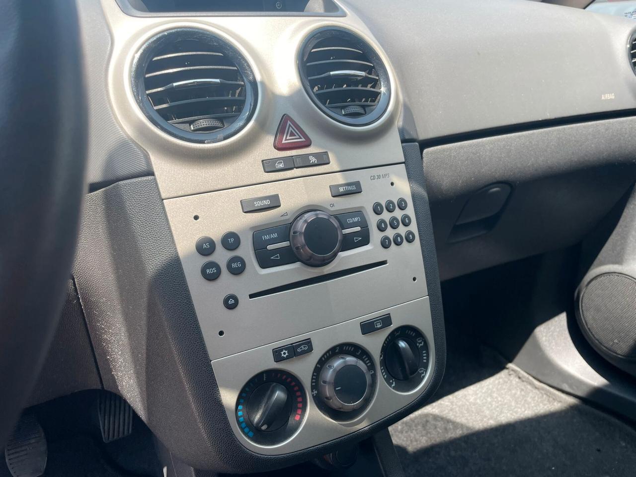 Opel Corsa 1.2 benzina 80 CV