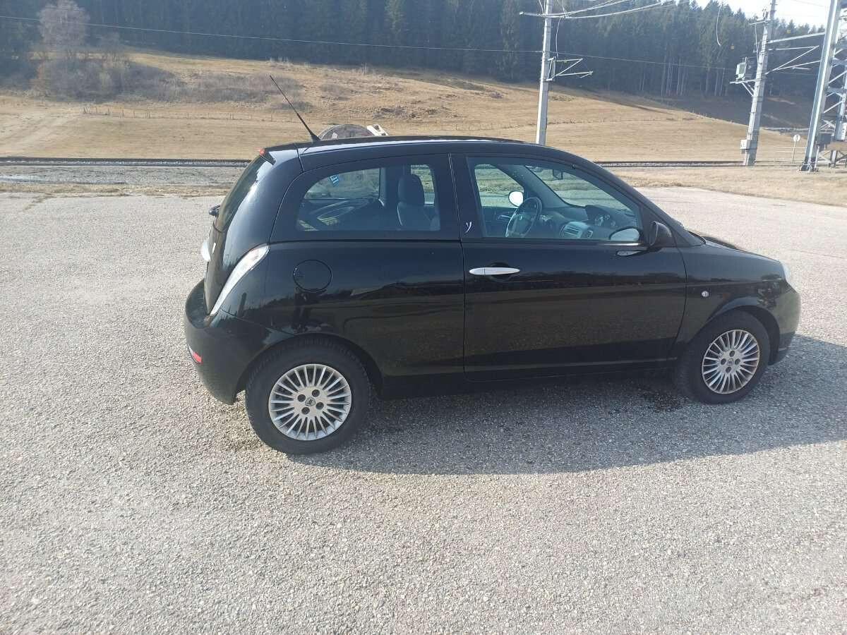 Lancia Ypsilon
