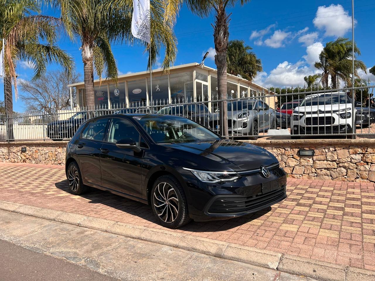 Volkswagen Golf 8 1.0 TSI Life 110CV