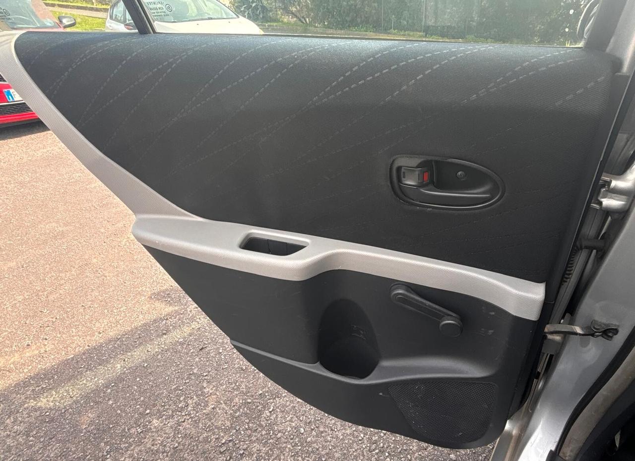 Toyota Yaris 1.3 5 porte