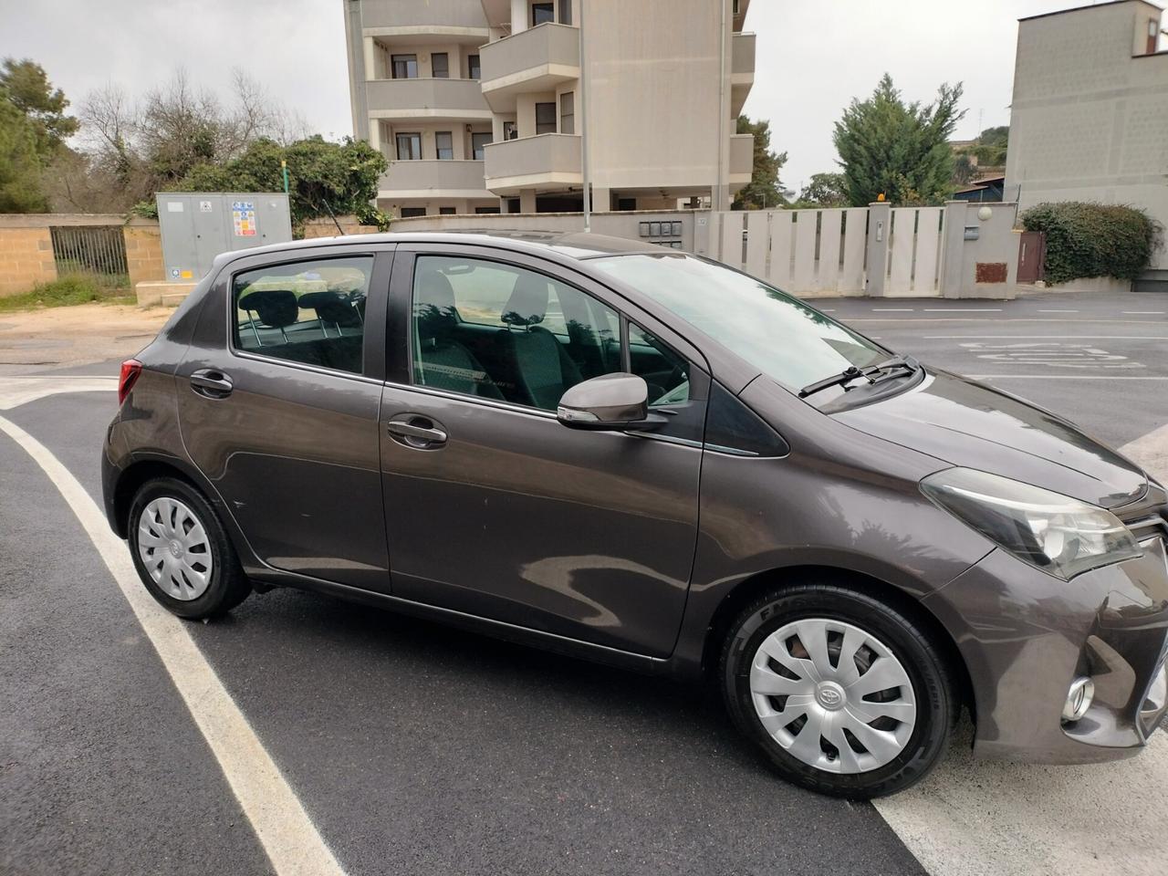 Toyota Yaris 1.0 5 porte Lounge benzina GPL
