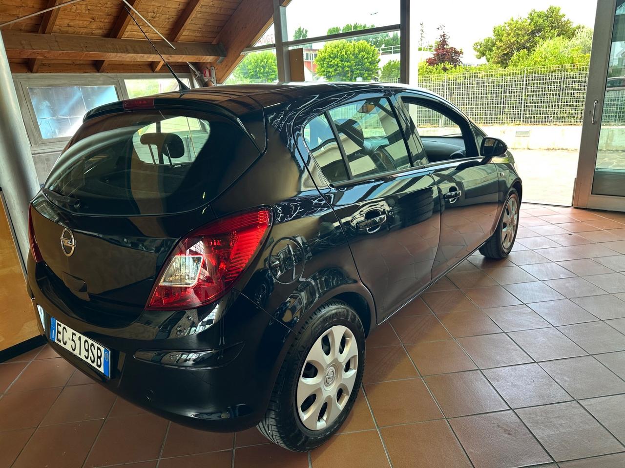 Opel Corsa 1.2 5 porte Cosmo cambio automatico